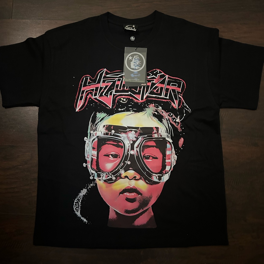 Black and pink The Hundreds Hell star shirt 
Size : small
